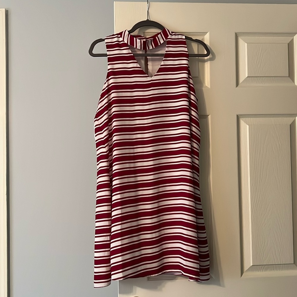 JUNIORS** Flowy dress with slip, red and white, perfect for the holidays!!
